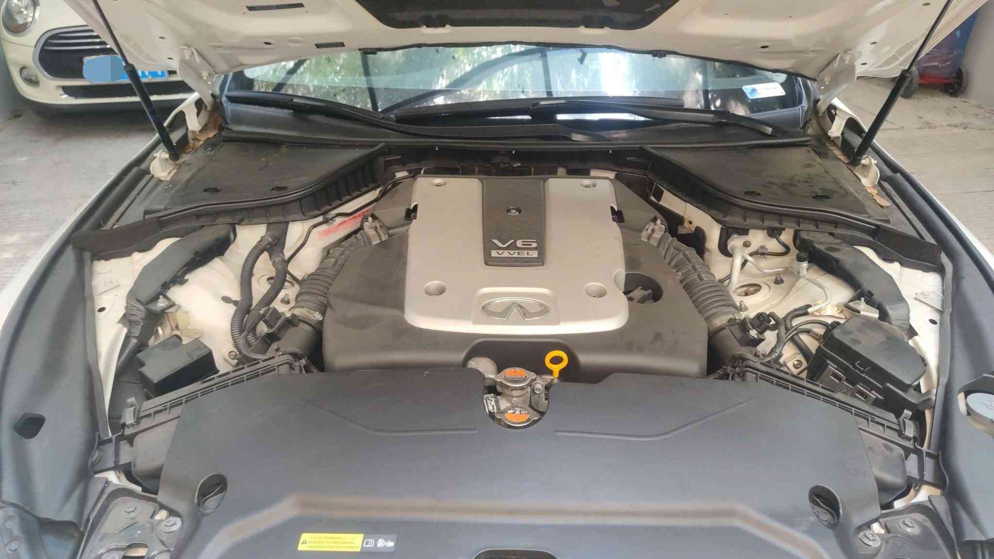 英菲尼迪怎么样 经常出差跑高速，大哥买台37L英菲尼迪Q50，直言比电车舒服得多