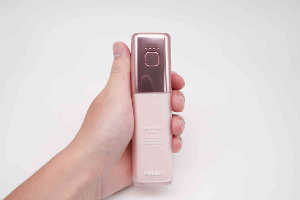 品胜口红充电宝全面评测：三合一设计、PD30W快充与便携体验