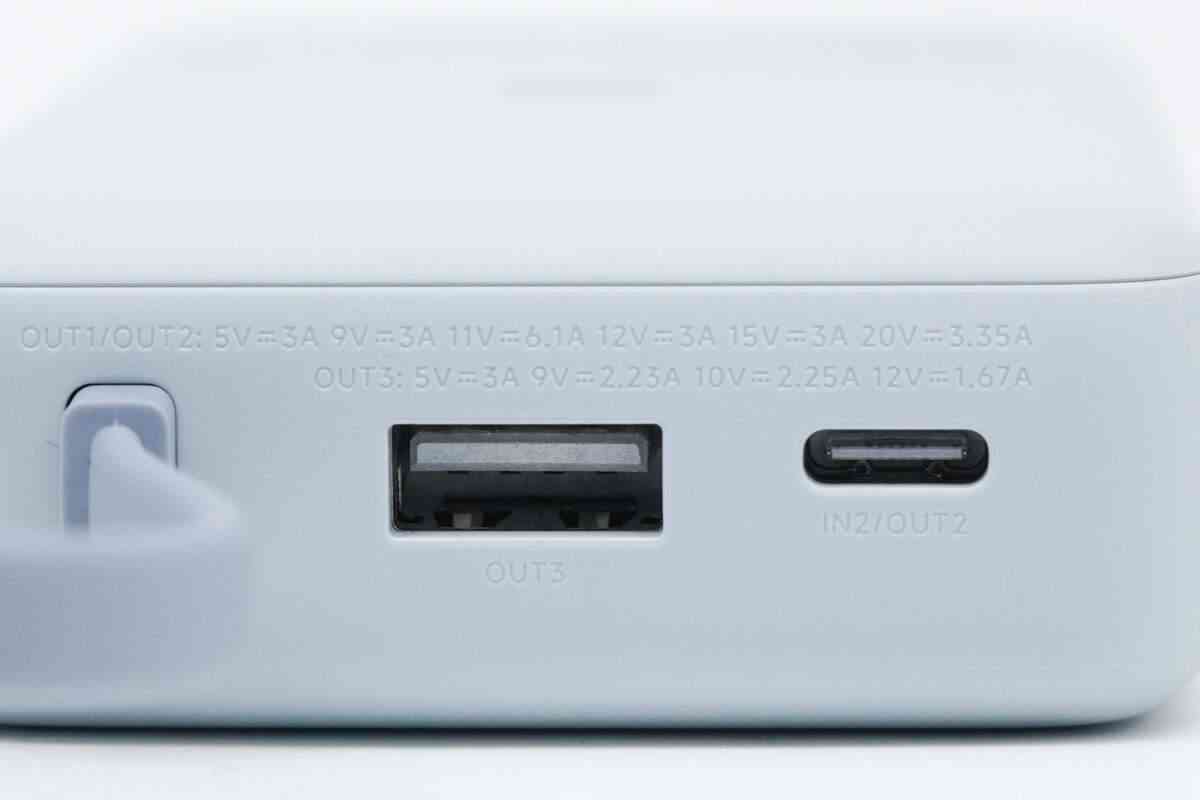 小米充电宝怎么样 差旅党必入，自带线+67W澎湃秒充，小米67W自带线充电宝评测