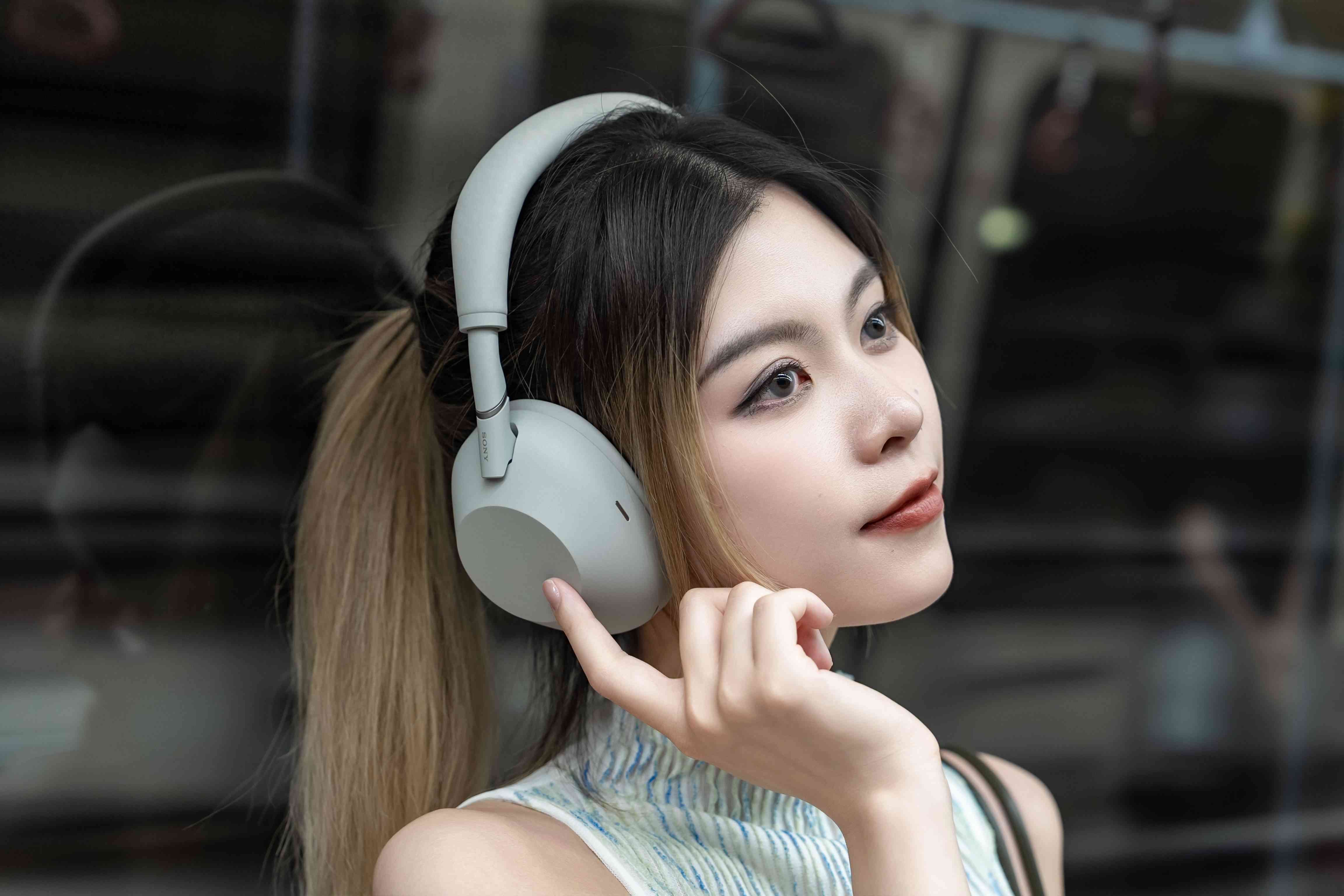 索尼WH-1000XM6深度体验:三年磨一剑,旗舰降噪耳机再进化 索尼WH-1000XM6深度体验:三年磨一剑,旗舰降噪耳机再进化