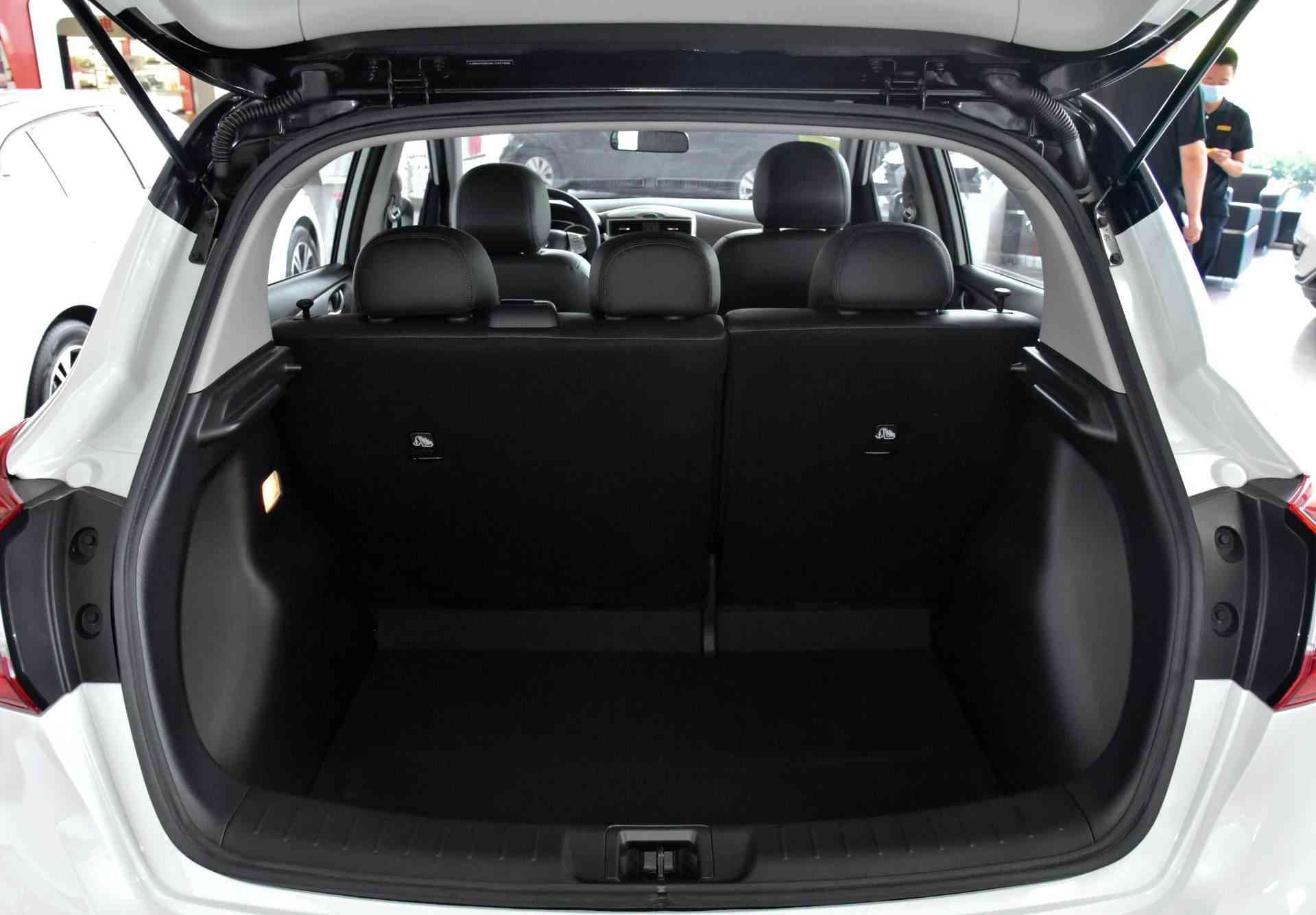 日产骐达全面评测:皮实耐用、空间宽敞、油耗经济的家轿之选 日产骐达全面评测:皮实耐用、空间宽敞、油耗经济的家轿之选