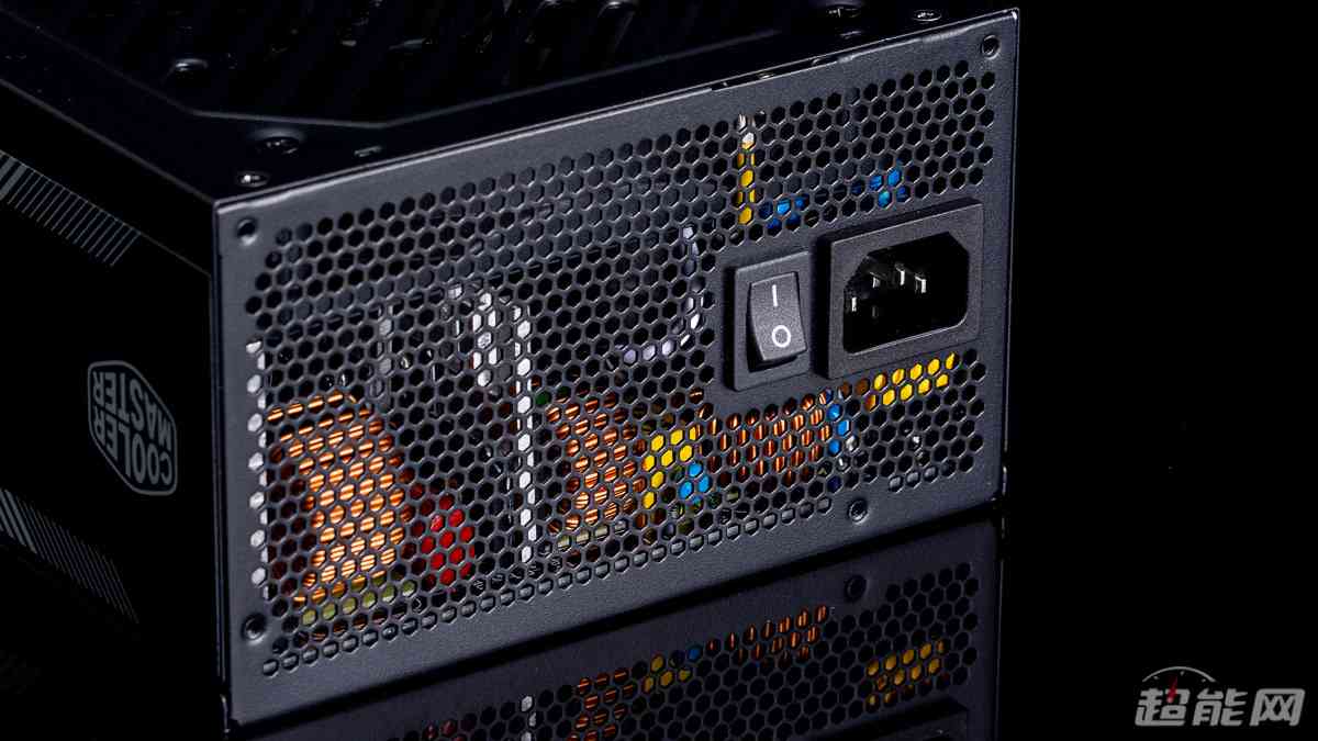 酷冷至尊G700 GOLD电源评测:高性价比的中高功率之选 酷冷至尊G700 GOLD电源评测:高性价比的中高功率之选