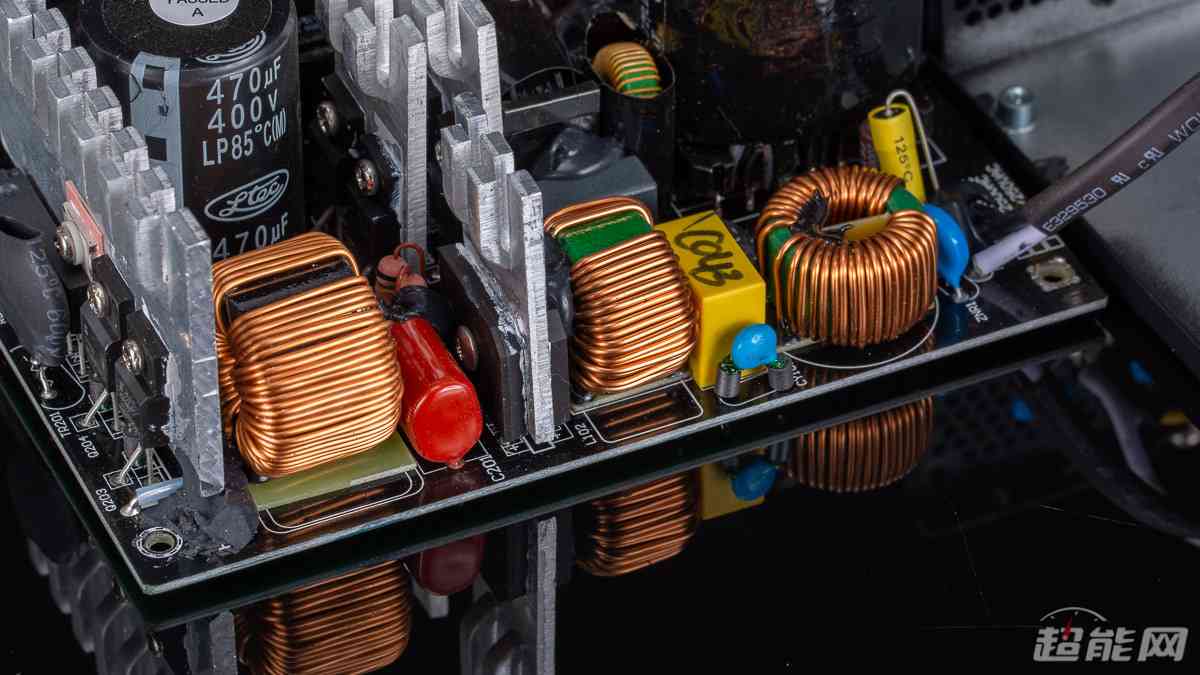 酷冷至尊G700 GOLD电源评测:高性价比的中高功率之选 酷冷至尊G700 GOLD电源评测:高性价比的中高功率之选