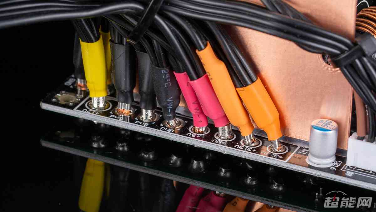 酷冷至尊G700 GOLD电源评测:高性价比的中高功率之选 酷冷至尊G700 GOLD电源评测:高性价比的中高功率之选