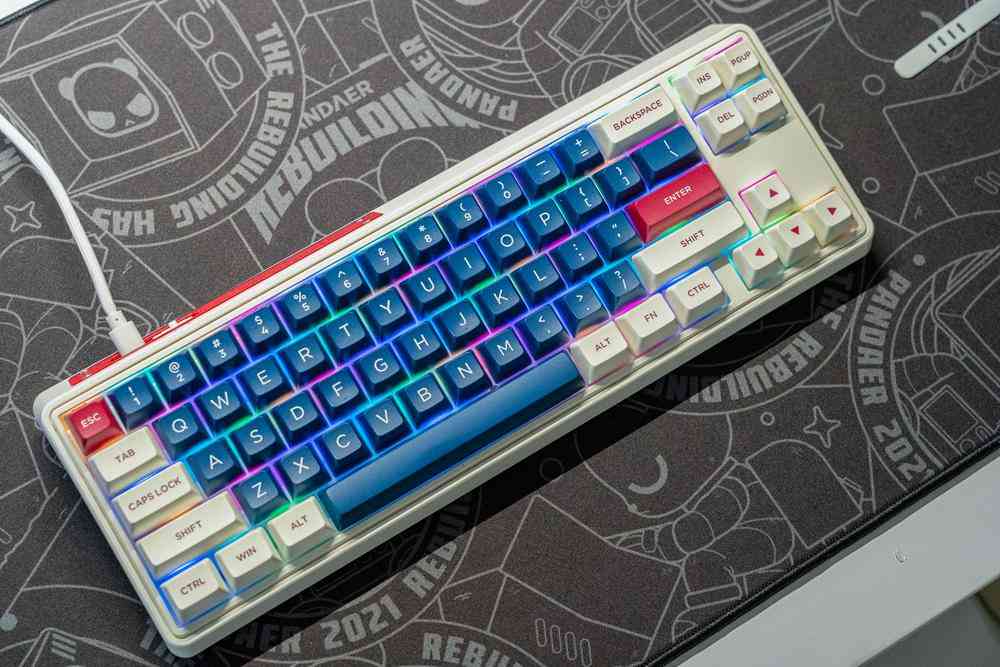 腹灵键盘怎么样 机械键盘的天花板之作，腹灵CMK68-SAM机械之心键盘体验