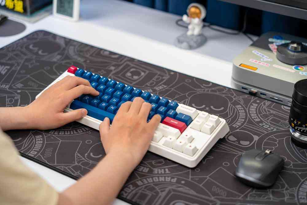 腹灵键盘怎么样 机械键盘的天花板之作，腹灵CMK68-SAM机械之心键盘体验