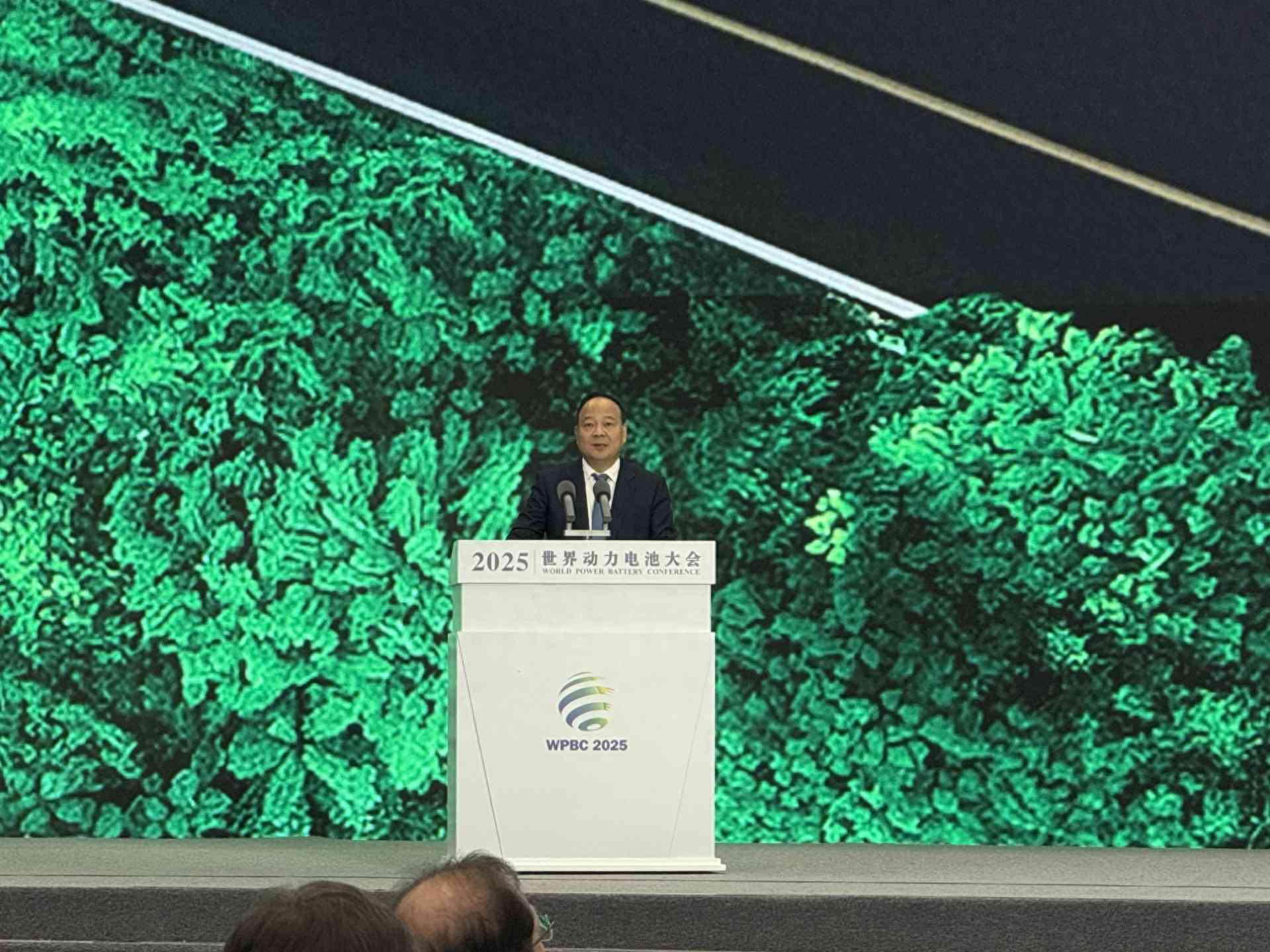 宁德时代电池安全性能深度剖析：曾毓群强调换电合作高可靠性