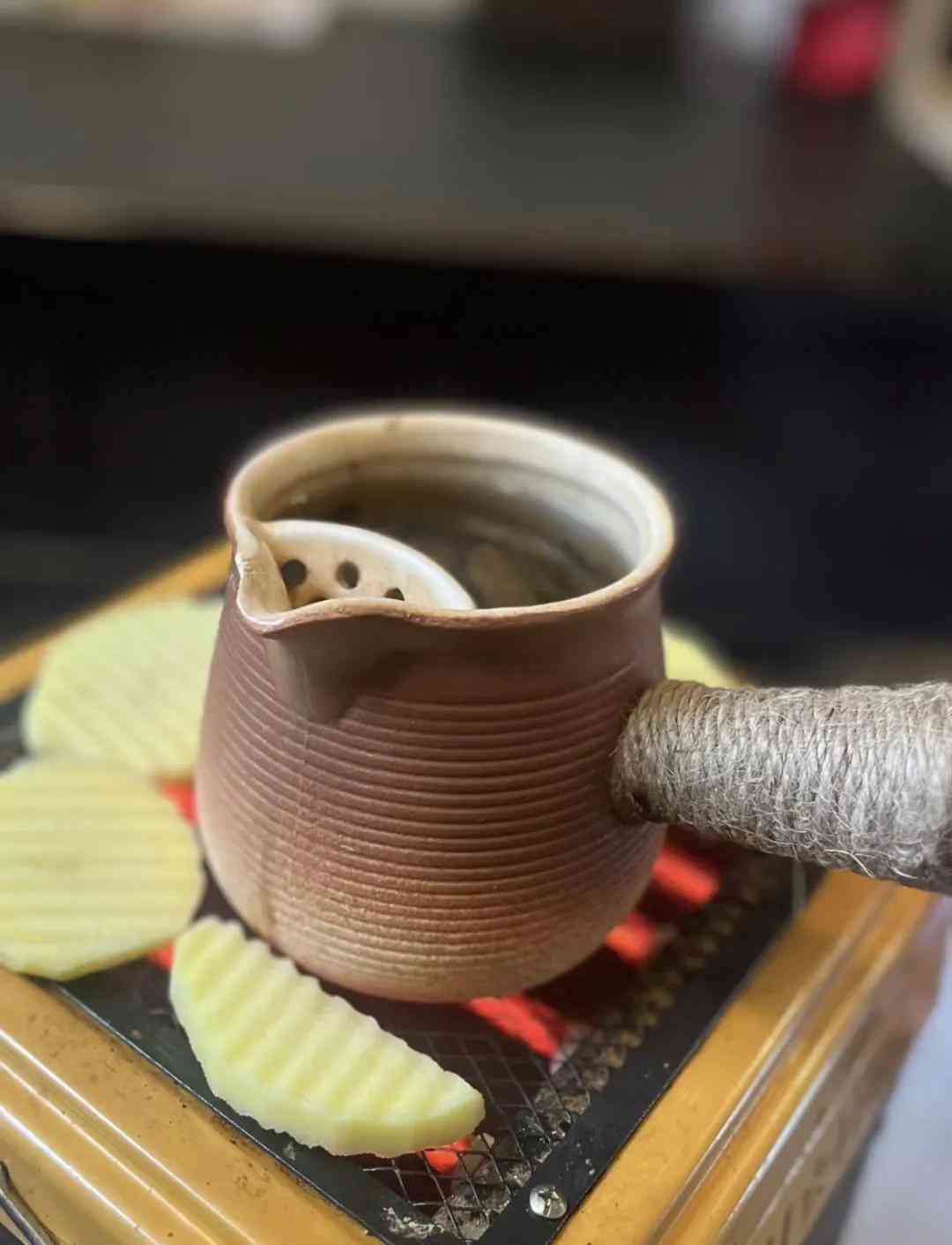 电烤炉安全使用全面解析:温暖美食下的隐蔽风险 电烤炉安全使用全面解析:温暖美食下的隐蔽风险