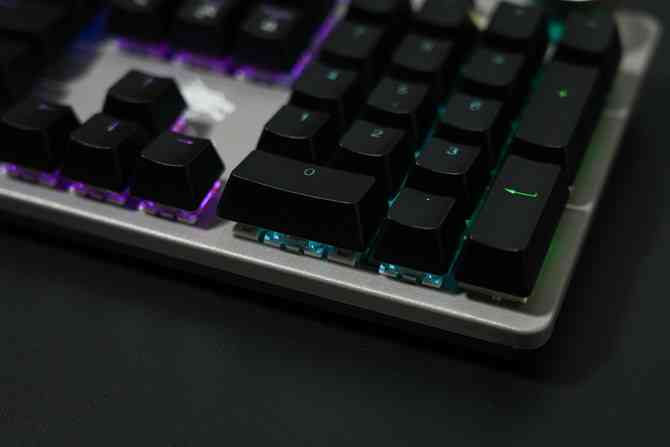 微星鼠标怎么样 微星GK320&GM330游戏键盘鼠标体验评测：一把键盘两个形态 主流级玩家优选