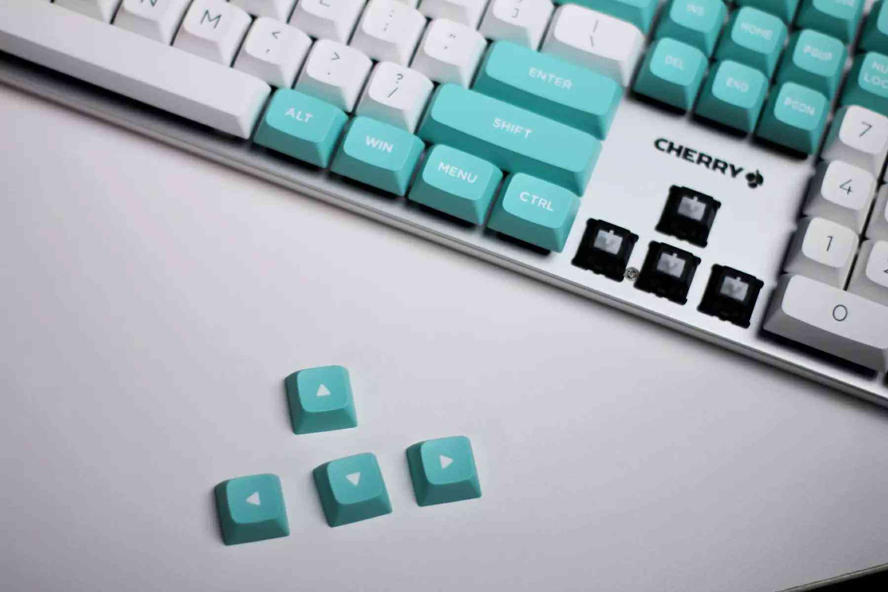 樱桃红轴怎么样 CHERRY 玉轴（ERGO CLEAR）到底怎么样？KC 200搭配新轴体首发评测